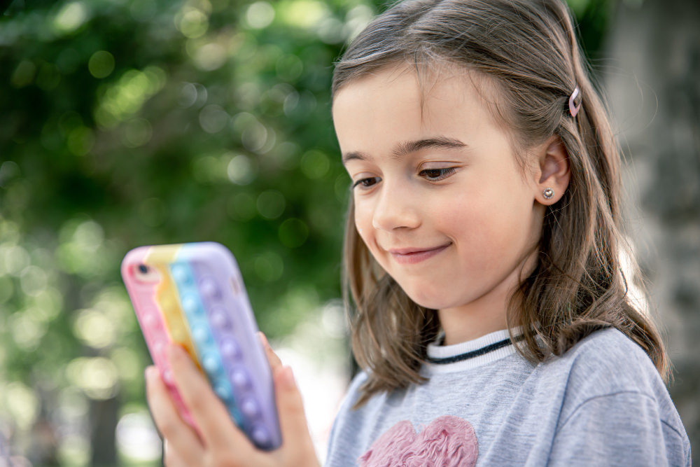 استفاده از گوشی موبایل برای کودکان